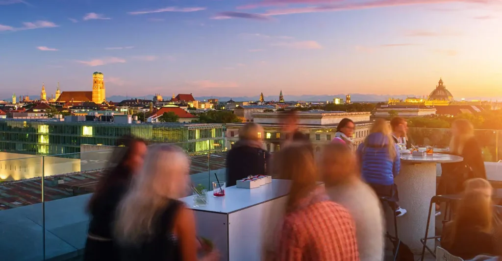 Party auf Dachterrasse in München.