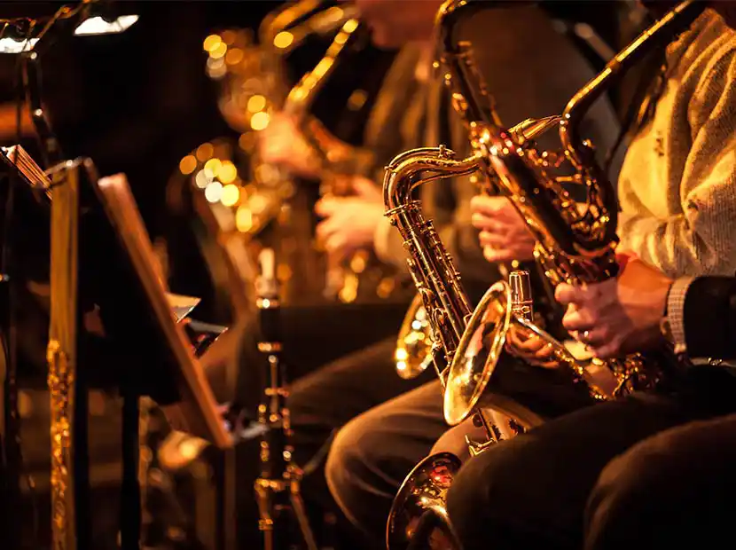 Saxophonspieler in eine Jazzband.