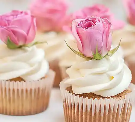 Cupcake mit Buttercreme Topping mit Swirl Look.