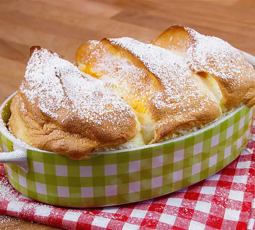 Schale mit 3 Salzburger Nockerln.