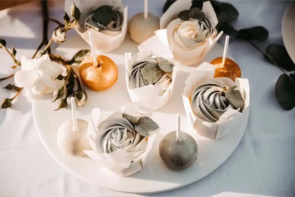 Sweet Table mit Cupkakes und Cakepops